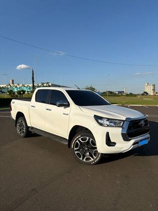 TOYOTA HILUX 2.8 D-4D TURBO DIESEL CD SRV 4X4 AUTOMÁTICO
